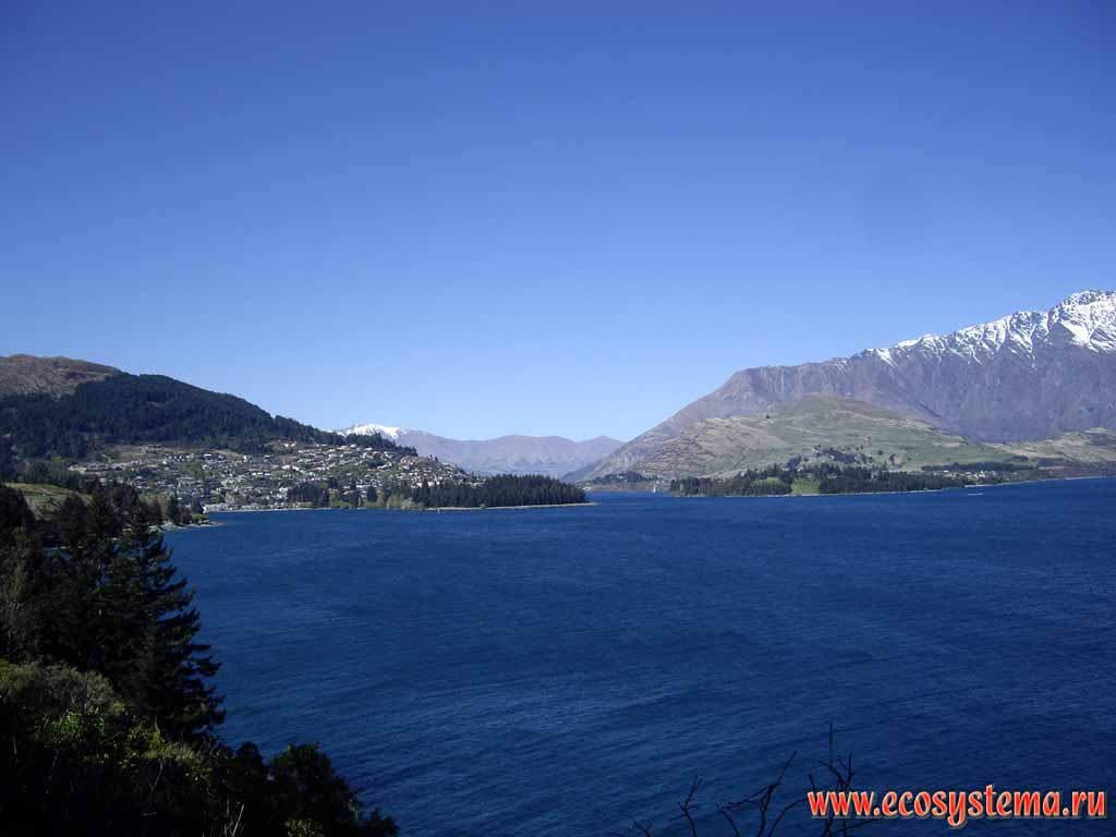 Lake Wakatipu - inland glacial lake (finger lake) (310 meters above sea level)
and Garvie Mountains on the background. Southern (New Zealand) Alps.
Queenstown area, Otago region, south-east part of South Island, New Zealand