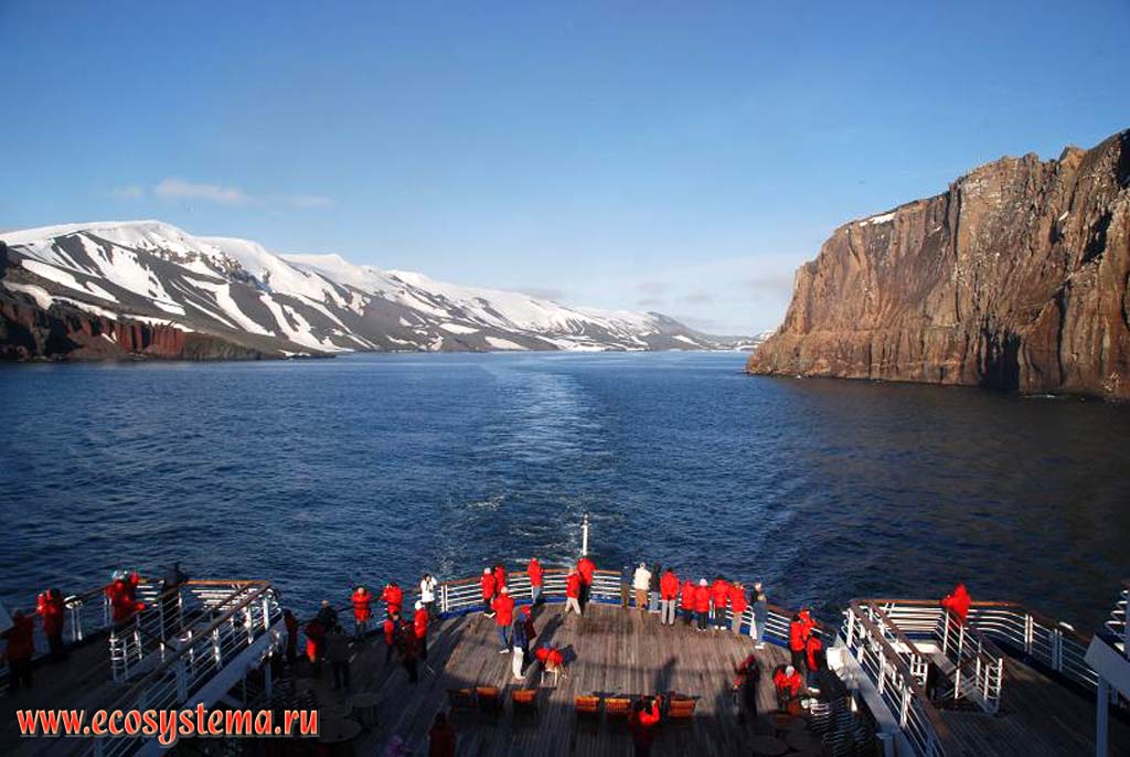 Южные Шетландские острова (северная оконечность
Антарктического полуострова). Антарктические Анды и пролив
между островами Десепшн и Кувервилль (море Скотта)
