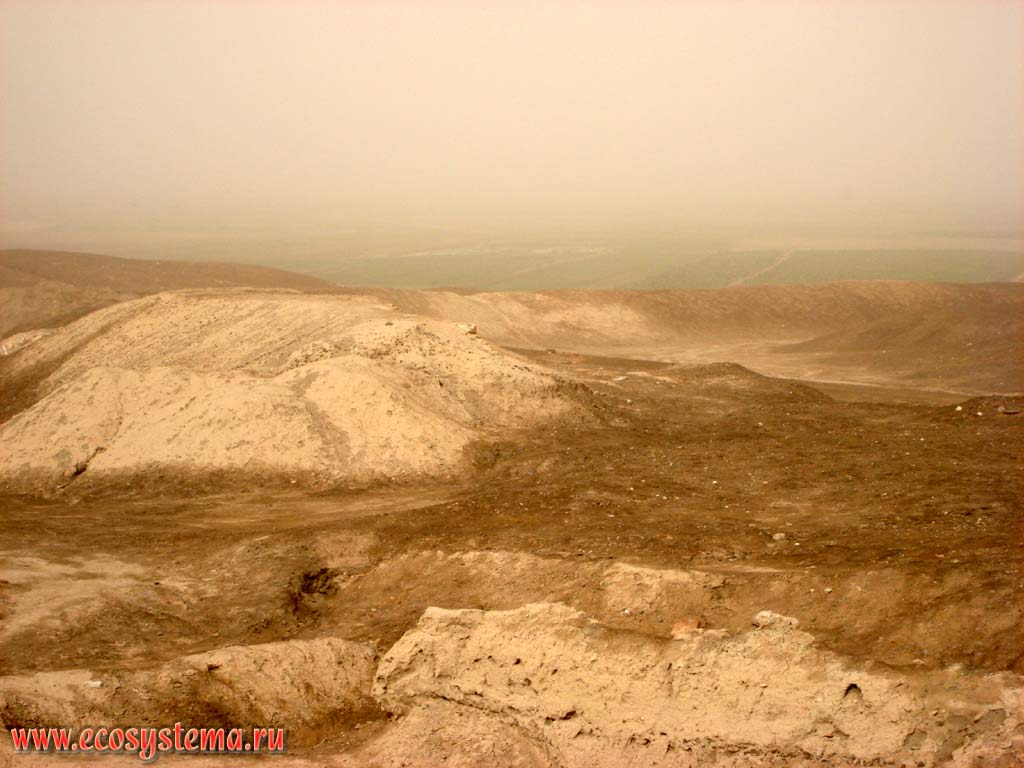 Badlands landscape in the Syrian desert. Mari village, Syria on the border with Iraq. It is also the border between Asian Mediterranean and Arabian geographical provinces