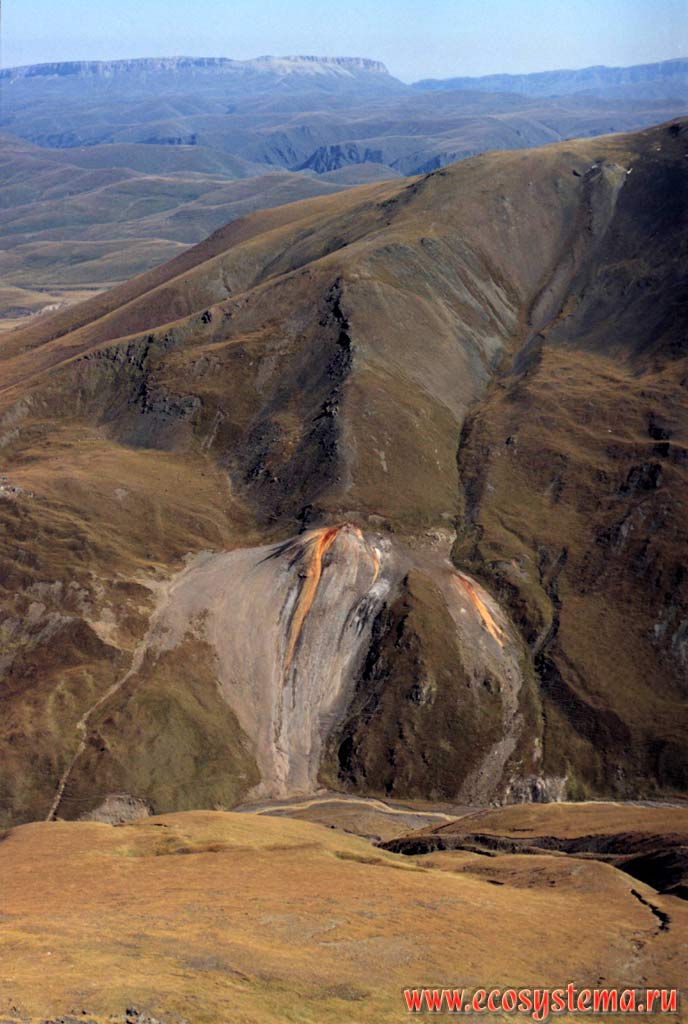 Источник минеральных вод у подошвы Эльбруса.
Северный Кавказ, Приэльбрусье, Карачаево-Черкесия