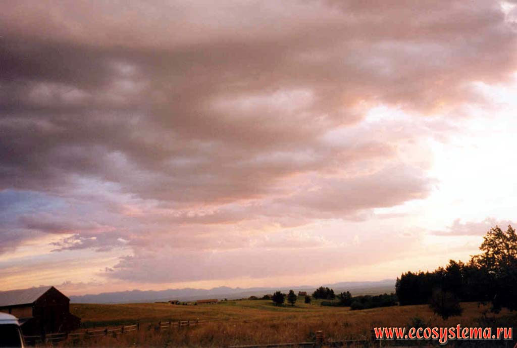 Закат над Монтаной - штатом Большое Небо (The State of the Big Sky).
Горный Запад Северной Америки, Кордильеры северо-запада США
